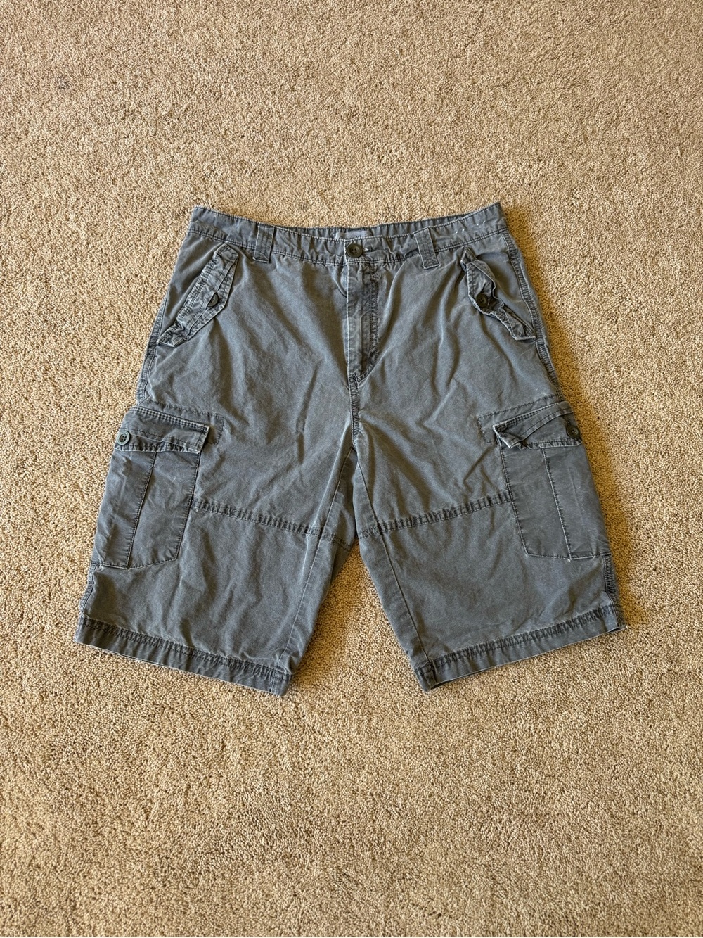 Men’s Size 33 Y2K Calvin Klein Faded Dark Grey Baggy Cargo Short, Trendy